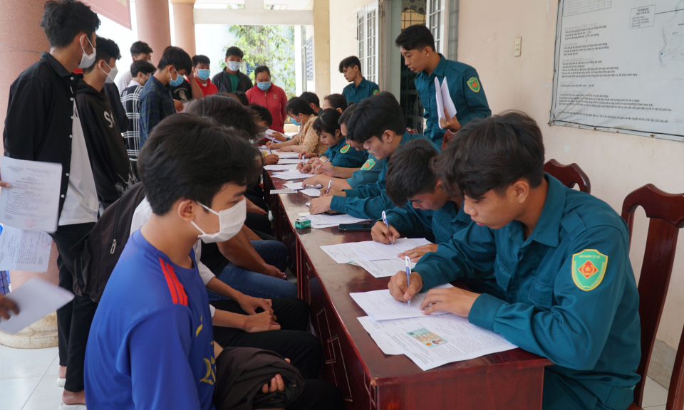 Bến Lức đăng ký nghĩa vụ quân sự lần đầu cho nam công dân tuổi 17