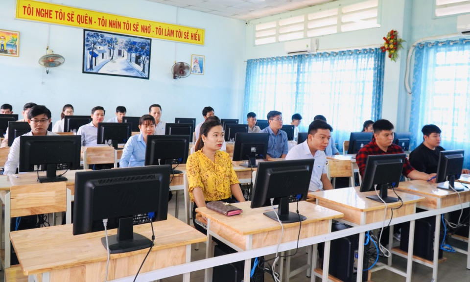 Cần Giuộc thi tuyển  công chức cấp xã năm 2022 đợt 3
