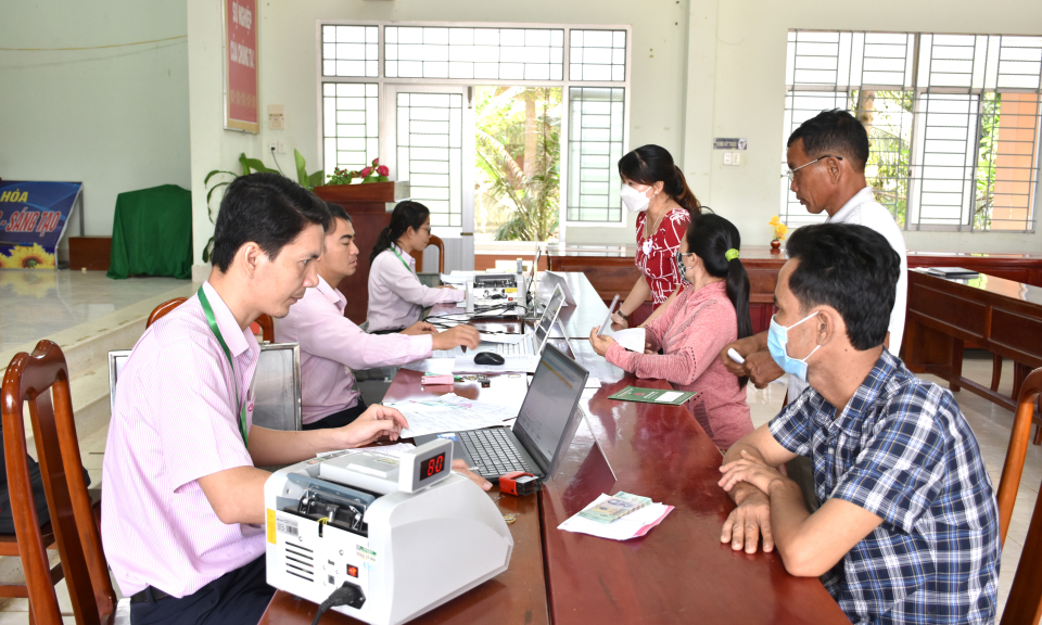 Tân Thạnh huy động trên 2 tỷ đồng từ tiền gửi tiết kiệm chung tay vì người nghèo