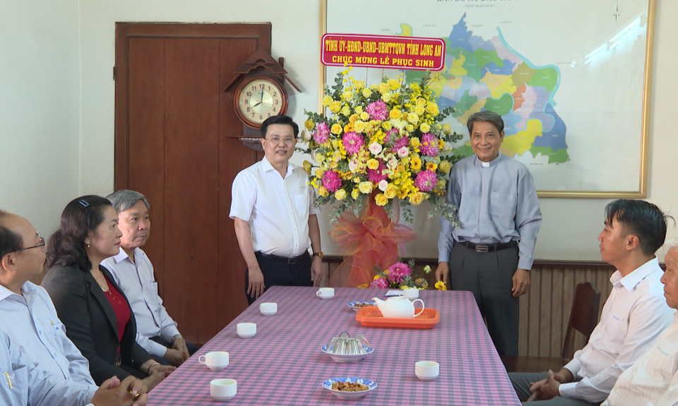 Phó Bí thư Thường trực Tỉnh ủy thăm, chúc mừng giáo xứ Tân An nhân đại lễ Phục sinh 2023