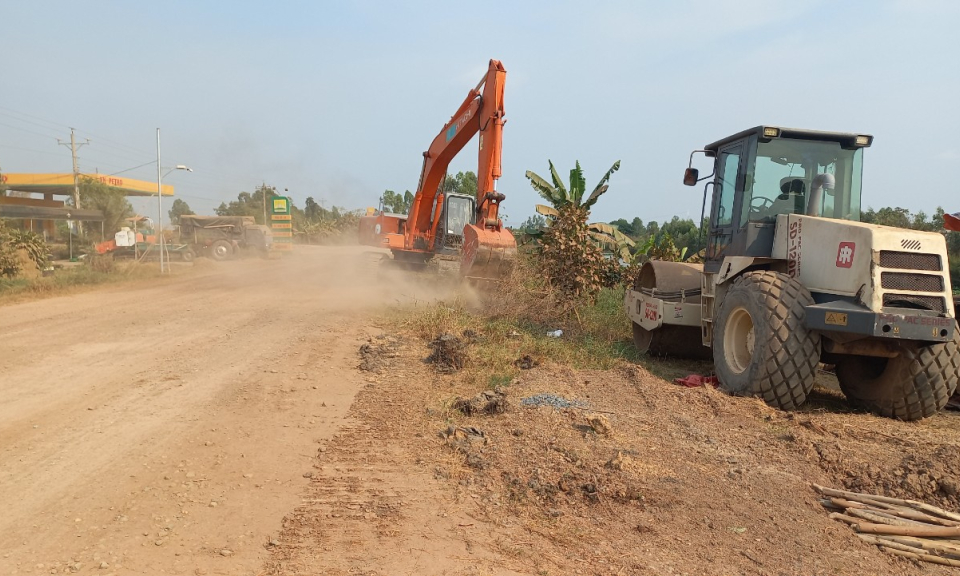 Thi công Đường tỉnh 819