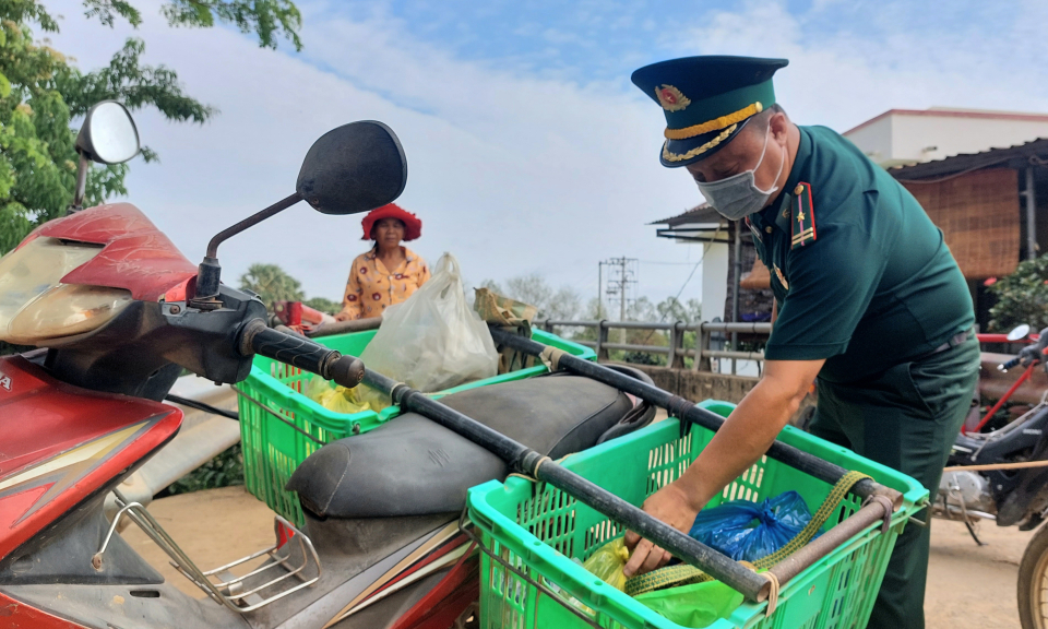 Đồn Biên phòng Sông Trăng kiên quyết ngăn chặn nhập lậu gia cầm qua biên giới