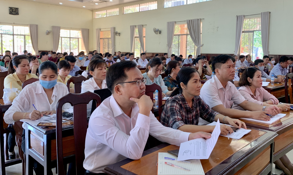 Tân Hưng cập nhật, hoàn chỉnh cơ sở dữ liệu về cán bộ, công chức, viên chức