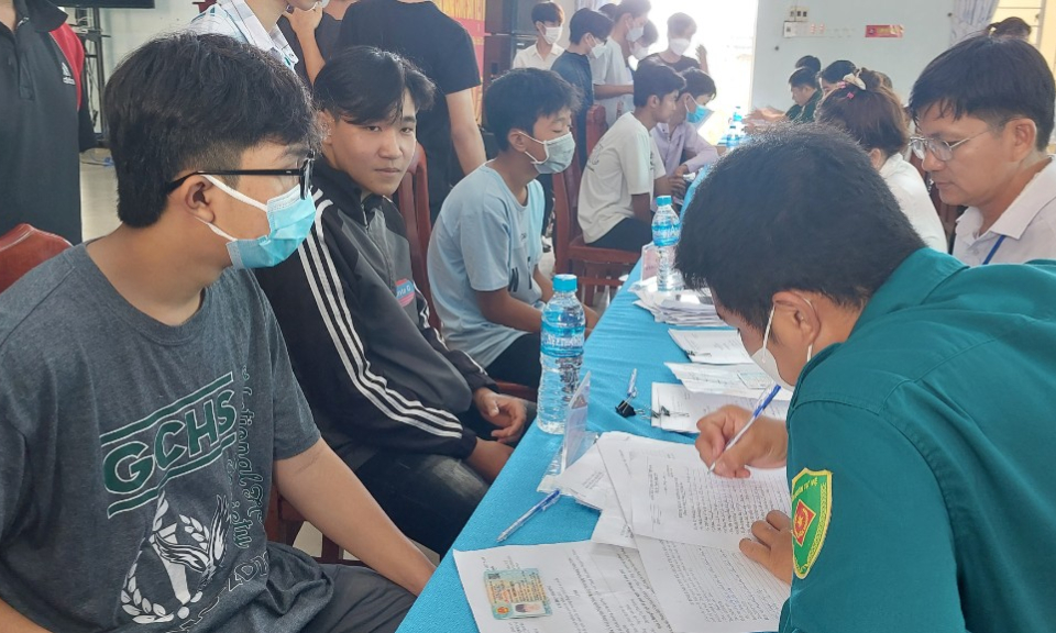 Huyện Châu Thành tổ chức đăng ký nghĩa vụ quân sự cho nam công dân tuổi 17