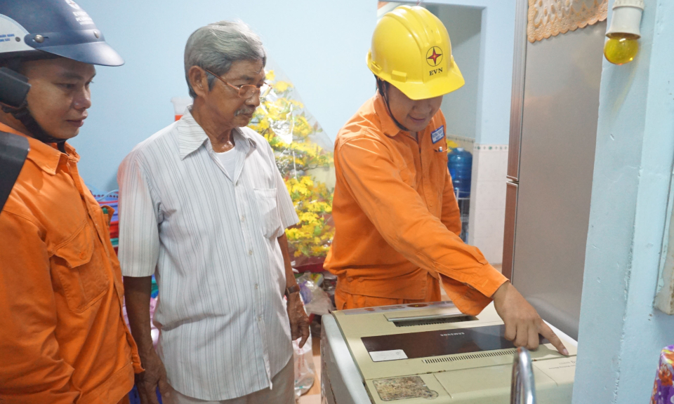 Bến Lức tuyên truyền sử dụng điện tiết kiệm, an toàn mùa nắng nóng