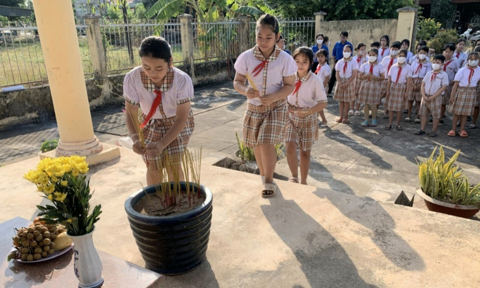 Hành trình đến địa chỉ đỏ với nhiều hoạt động ý nghĩa