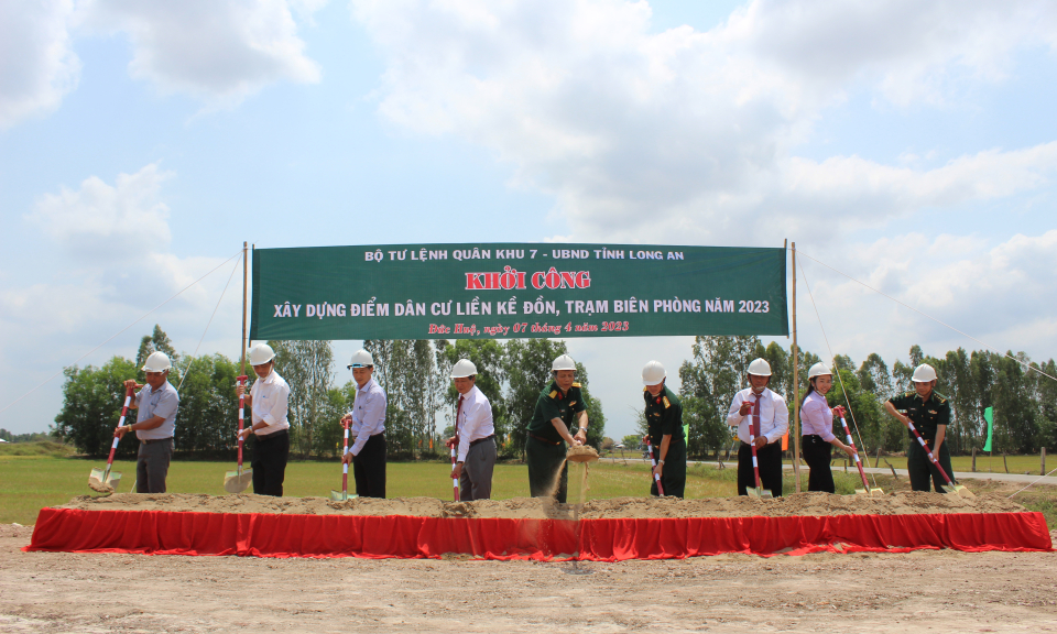 Đức Huệ khởi công xây dựng 15 căn nhà Điểm dân cư liền kề Đồn, Trạm Biên phòng 