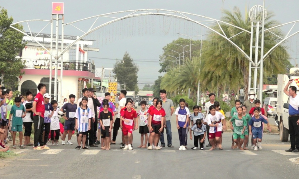 Hơn 170 vận động viên tham gia giải Việt dã các lứa tuổi huyện Tân Hưng năm 2023