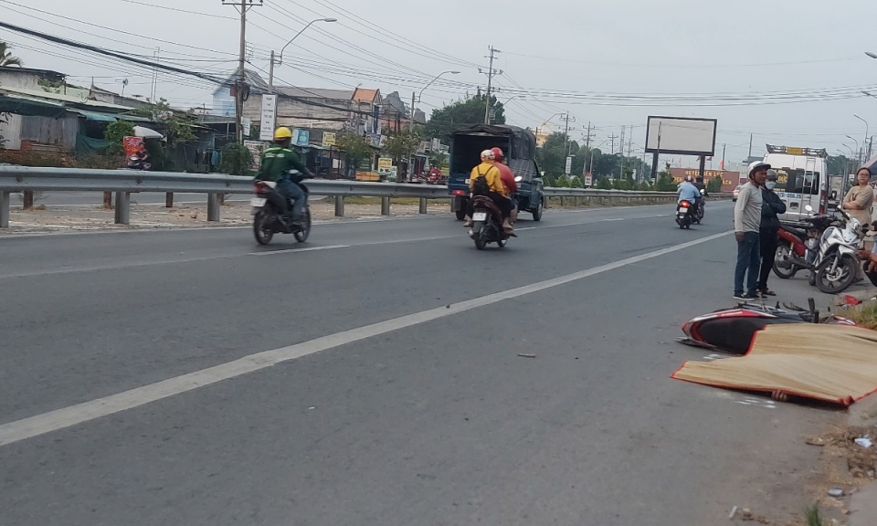Bến Lức: Nam thanh niên tử vong tại chỗ sau tai nạn giao thông