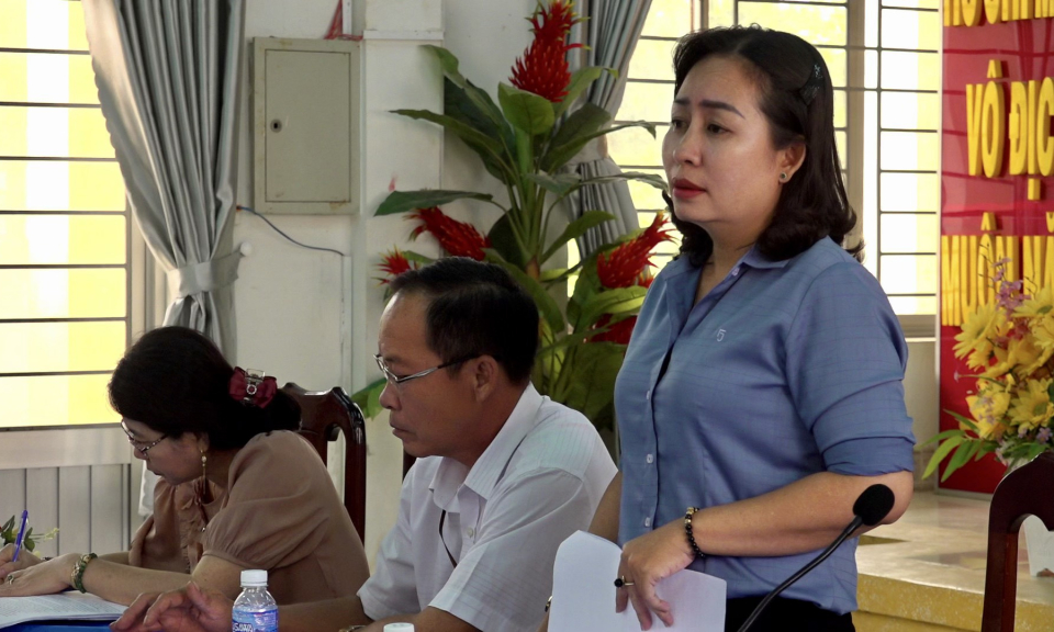 Ban kinh tế xã hội HĐND huyện Tân Hưng giám sát việc thực hiện chính sách ưu đãi vốn vay tại xã Hưng Điền B