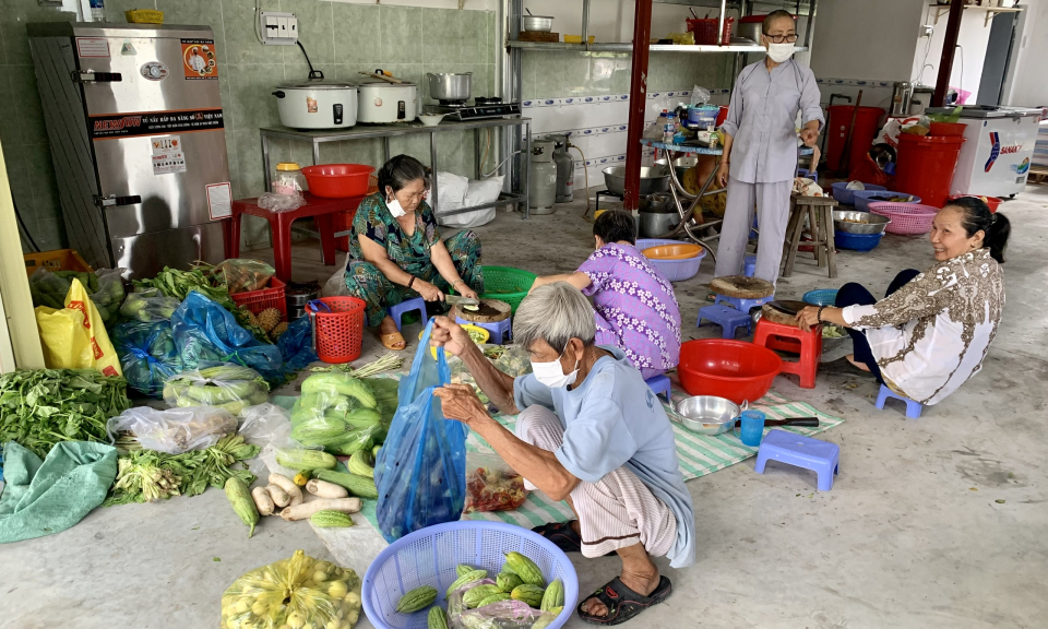 Châu Thành khánh thành Bếp ăn tình thương tại xã Dương Xuân Hội