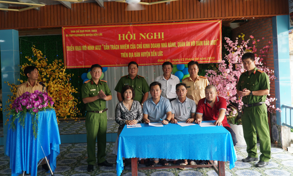Bến Lức: Mô hình tự quản “Gắn trách nhiệm của Chủ kinh doanh nhà hàng, quán ăn với đảm bảo ATGT” 