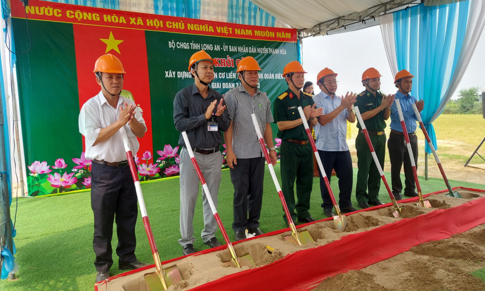 Khởi công xây dựng 24 căn nhà điểm dân cư liền kề chốt dân quân biên giới