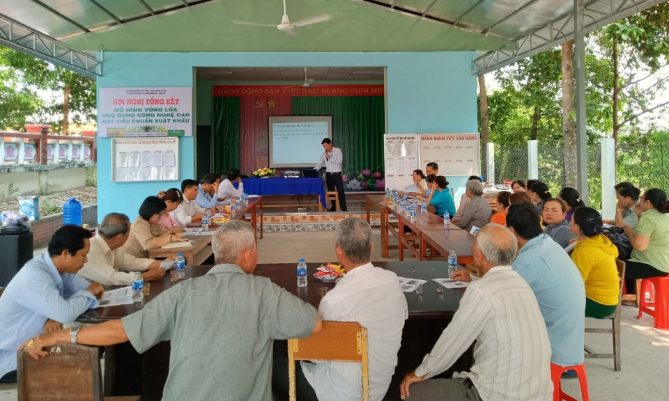Thạnh Hóa tổng kết Mô hình “Xây dựng vùng sản xuất lúa ứng dụng công nghệ cao đạt tiêu chuẩn hàng hóa xuất khẩu”