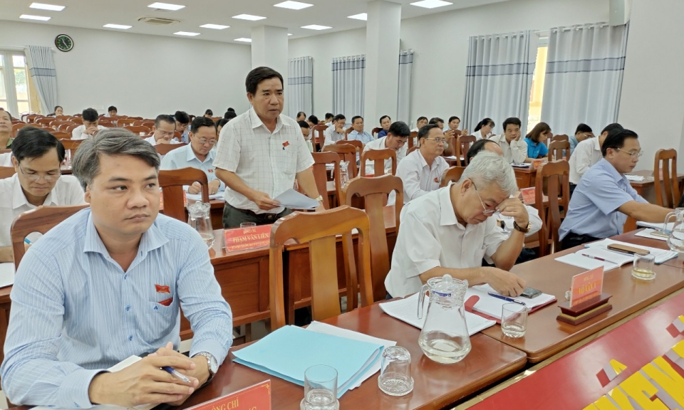 Đức Huệ tổ chức Hội nghị Huyện ủy lần thứ 17