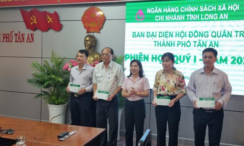 Quý 1/2023, doanh số cho vay Ngân hàng CSXH thành phố Tân An đạt trên 27,6 tỷ đồng