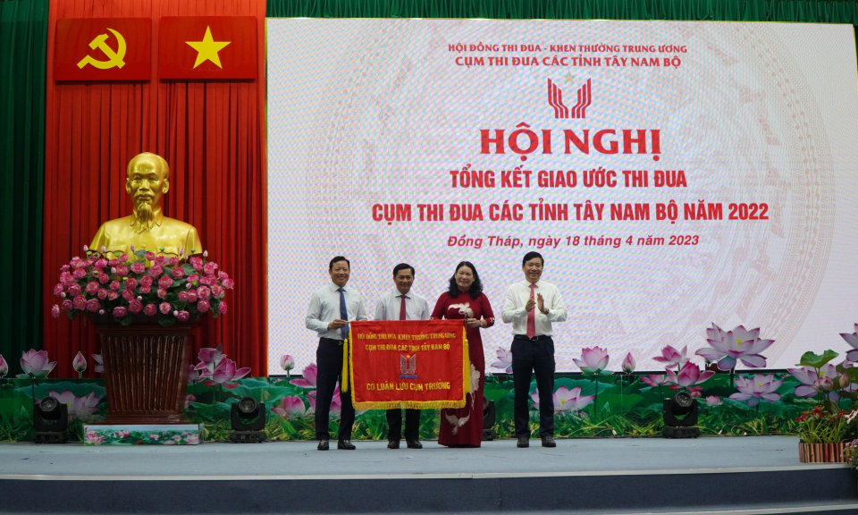 Long An xếp hạng 4 trong cụm thi đua Tây Nam Bộ năm 2022