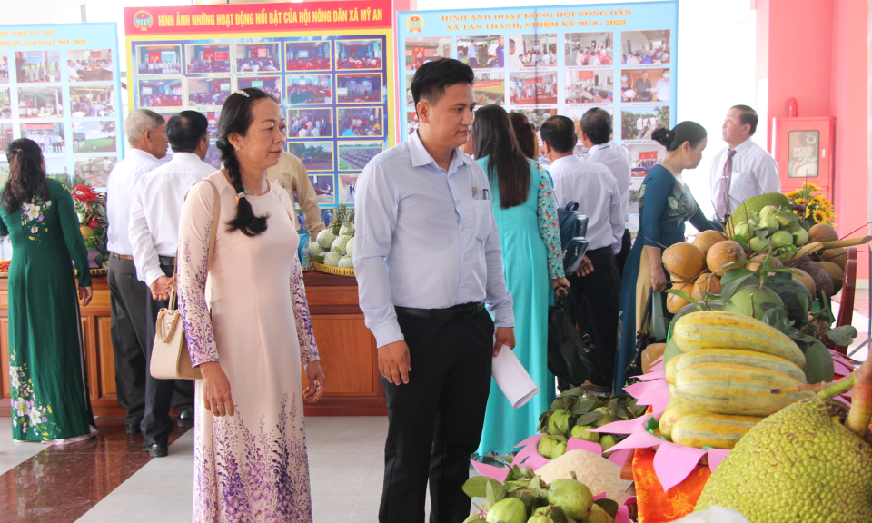Thủ Thừa: Nhiều sản vật được trưng bày tại Đại hội Hội Nông dân huyện Thủ Thừa nhiệm kỳ 2023 - 2028