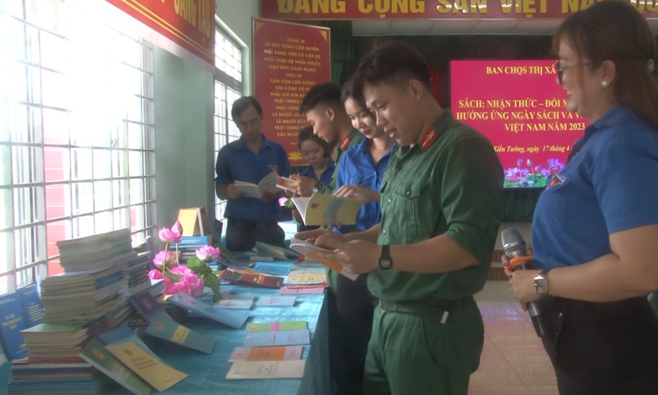 Kiến Tường: Hưởng ứng Ngày sách và Văn hóa đọc Việt Nam năm 2023.