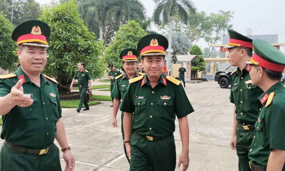 Bộ Chỉ huy Quân sự tỉnh kiểm tra việc thực hiện nhiệm vụ Quân sự - Quốc phòng tại Tân Hưng
