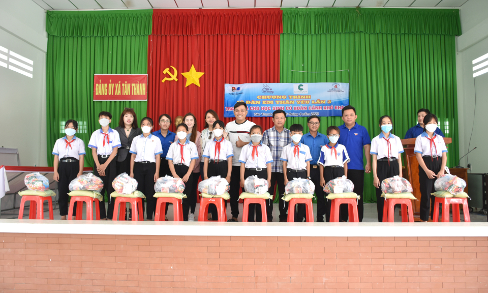 Huyện đoàn Tân Thạnh tổ chức hoạt động an sinh xã hội tại xã Tân Thành