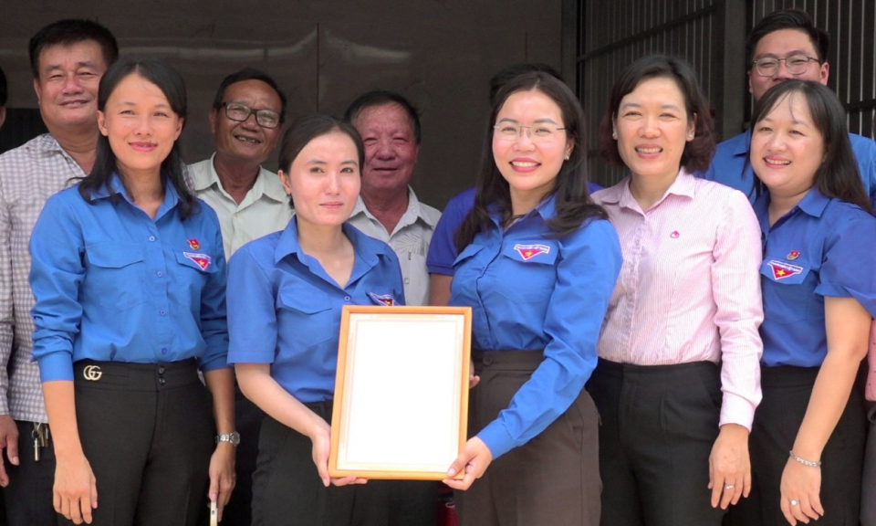 Tỉnh đoàn Long An bàn giao Nhà tình bạn số 01 tại Tân Hưng