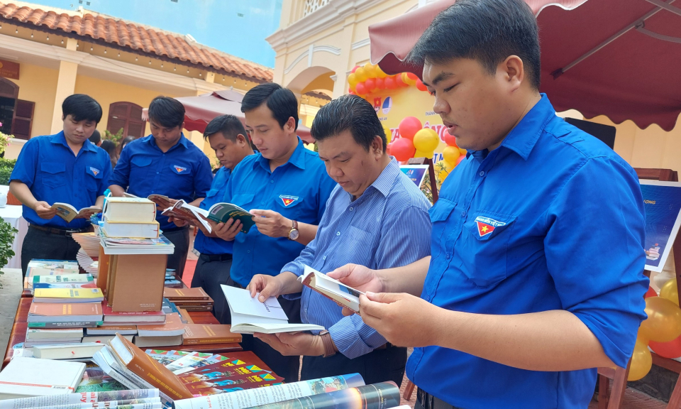 Phát động Ngày Sách và Văn hoá đọc tại thành phố Tân An