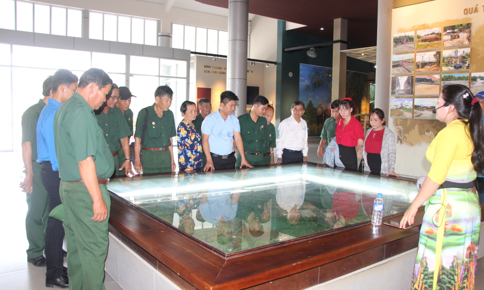 Thủ Thừa tăng cường giáo dục truyền thống yêu quê hương, đất nước qua các hoạt động về nguồn
