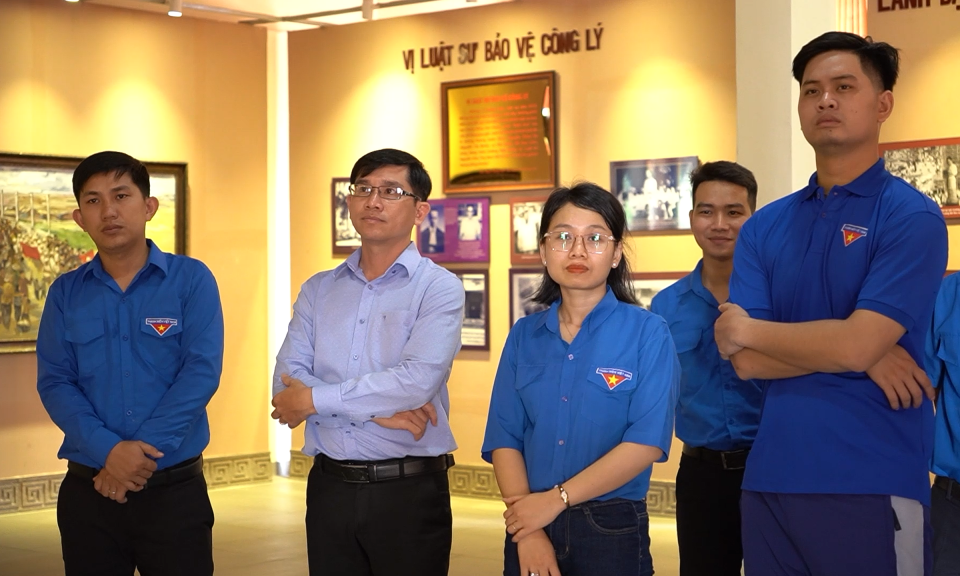 Chi Đoàn Đài Phát thanh và Truyền hình Long An tổ chức hoạt động Về nguồn tại Bến Lức