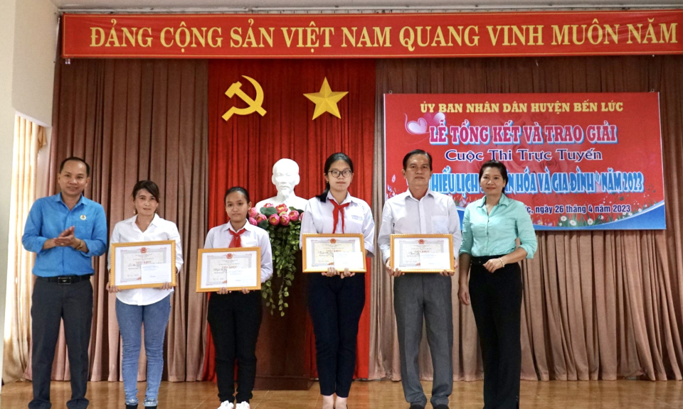 Bến Lức tổng kết trao giải Cuộc thi trực tuyến “Tìm hiểu lịch sử, văn hóa và gia đình năm 2023”