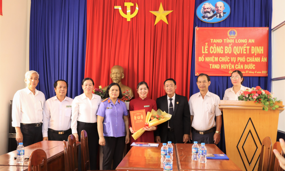Công bố quyết định bổ nhiệm chức vụ Phó Chánh án TAND huyện Cần Đước