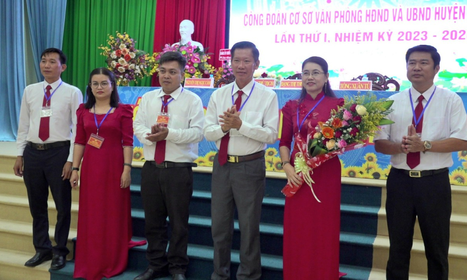 Đại hội Công đoàn cơ sở Văn phòng HĐND và UBND huyện Tân Hưng, nhiệm kỳ 2023 - 2028