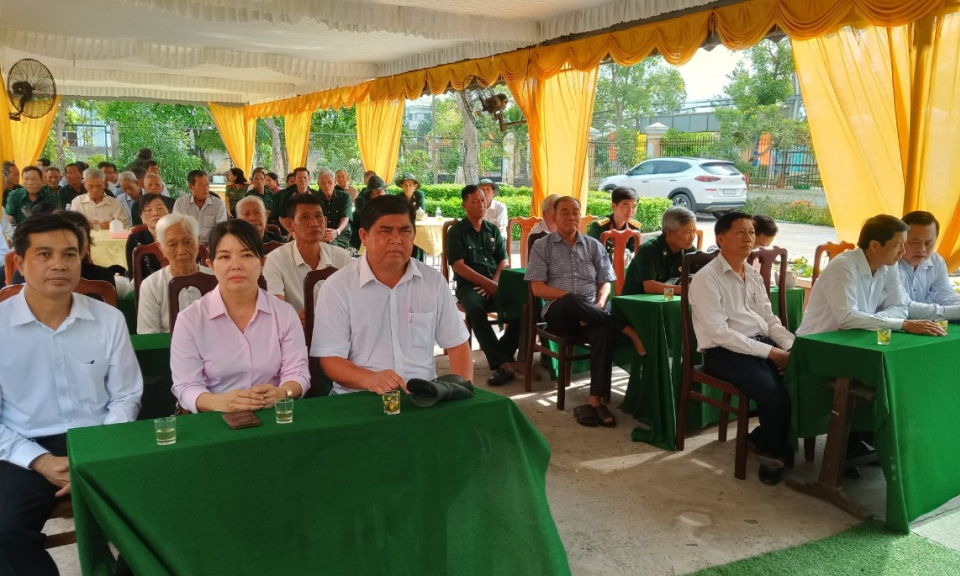 Thạnh Hóa họp mặt Câu lạc bộ kháng chiến xã Đông Thuận anh hùng