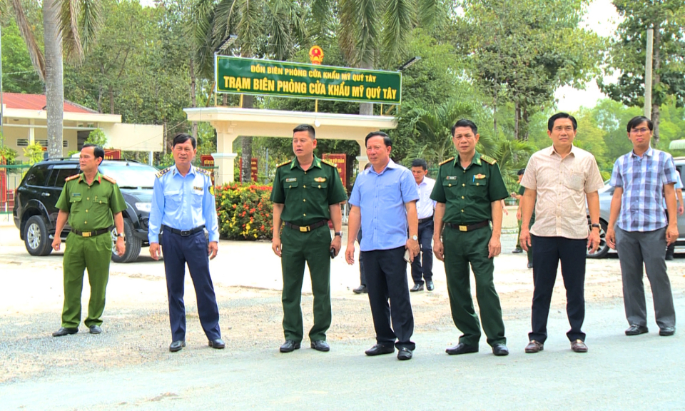 Lãnh đạo tỉnh kiểm tra công tác phòng, chống buôn lậu tại huyện Đức Huệ