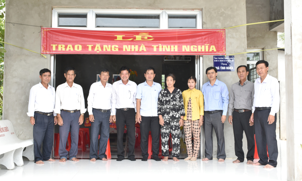 Tân Thạnh trao nhà tình nghĩa