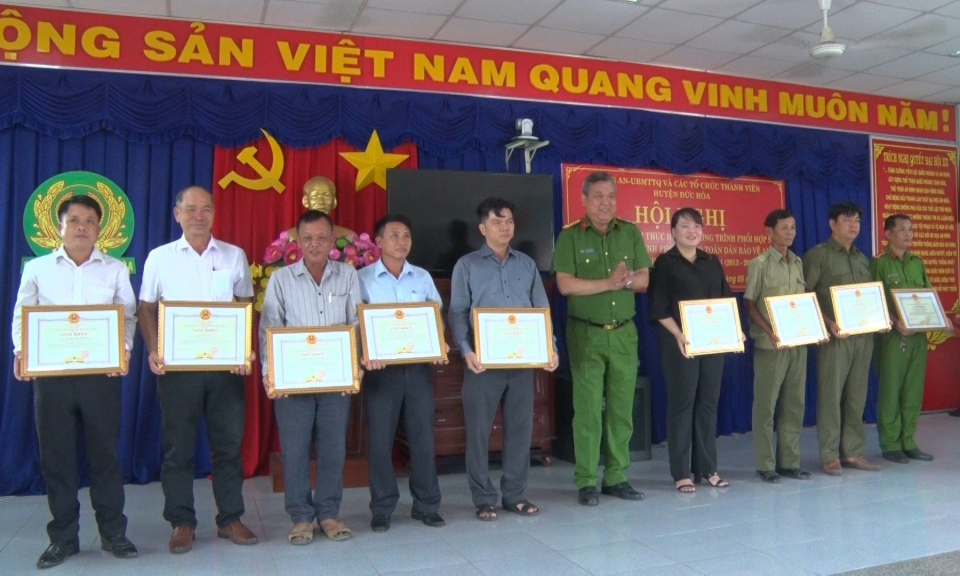 Đức Hòa tổng kết 10 năm phối hợp "Phong trào toàn dân bảo vệ ANTQ trong tình hình mới”