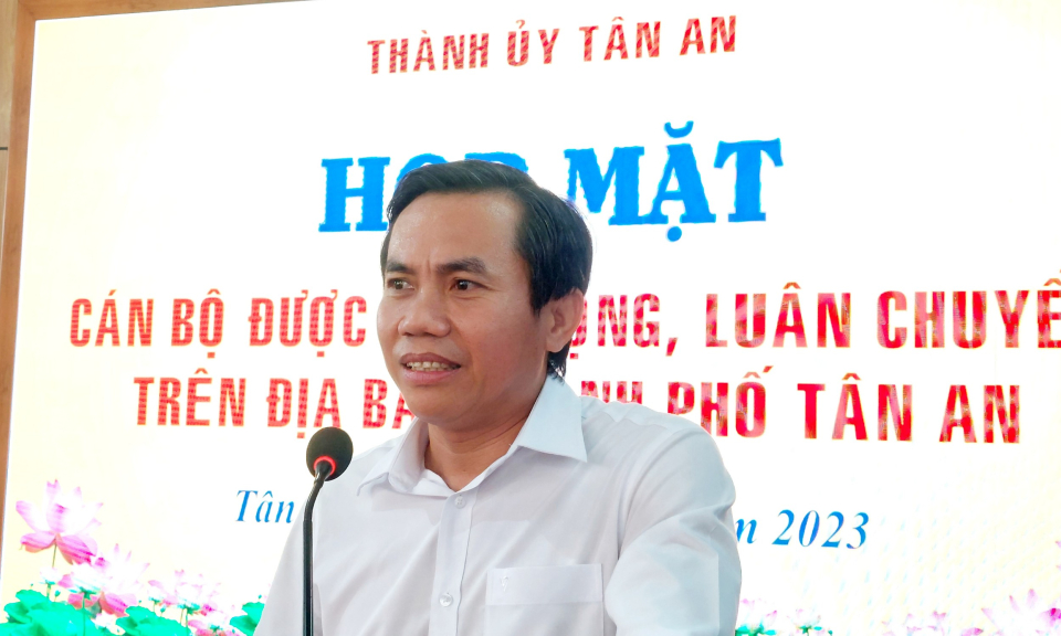 Thành uỷ Tân An họp mặt cán bộ được điều động, luân chuyển 