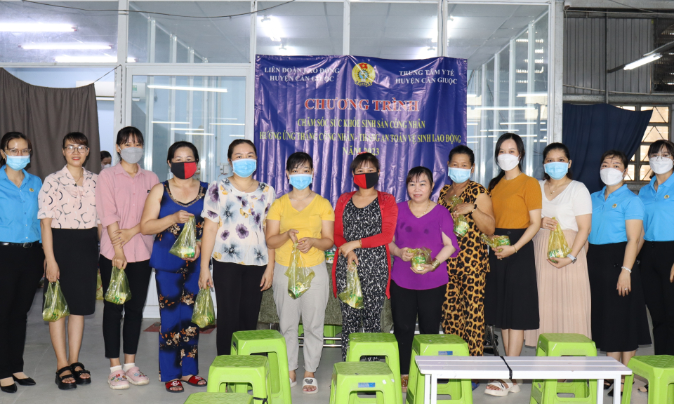 Cần Giuộc chăm sóc sức khỏe sinh sản cho nữ công nhân