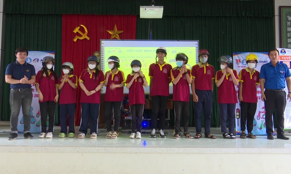 Tỉnh đoàn Long An tổ chức chương trình tư vấn tâm lý mùa thi cho hoc sinh lớp 12 huyện Tân Trụ