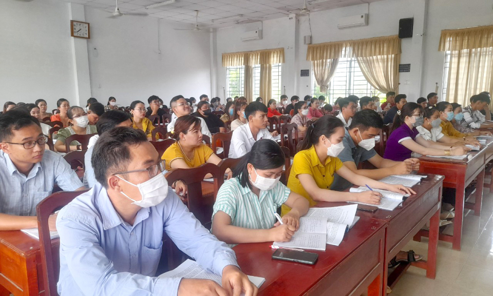 Tân Thạnh khai giảng lớp Bồi dưỡng lý luận chính trị dành cho đảng viên mới năm 2023