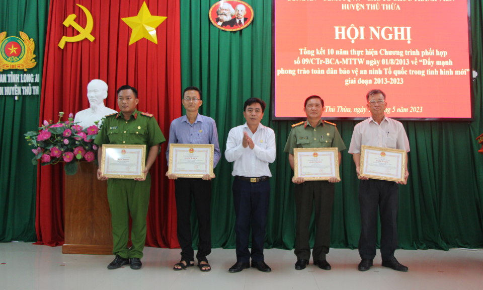 Thủ Thừa tổng kết 10 năm Chương trình phối hợp về đẩy mạnh phong trào toàn dân bảo vệ an ninh Tổ quốc 