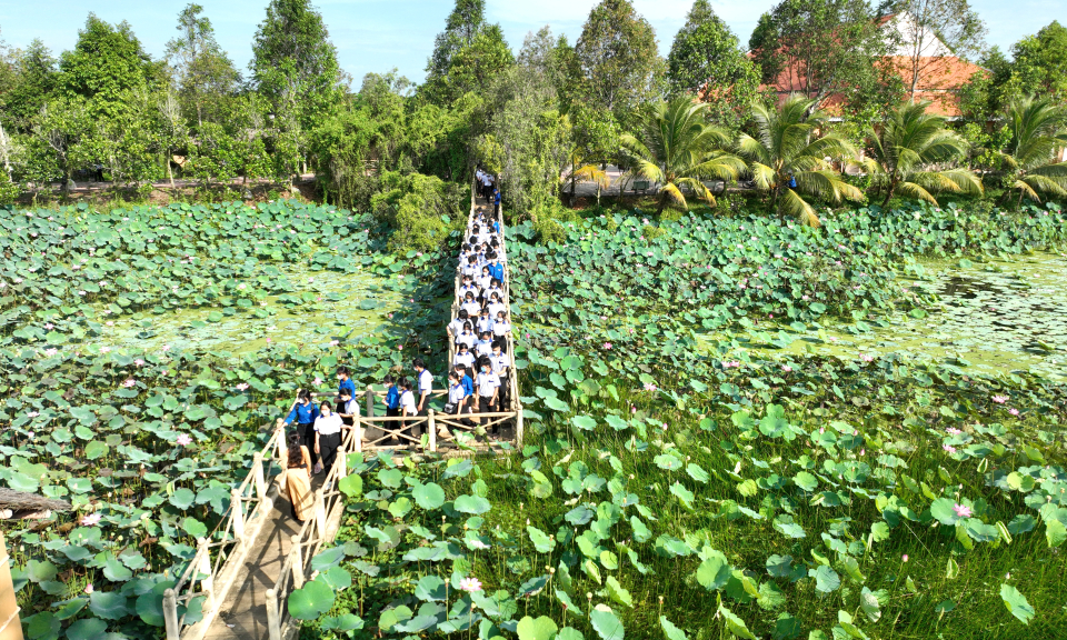 Hành trình đến với địa chỉ đỏ của Tuổi trẻ huyện Tân Thạnh