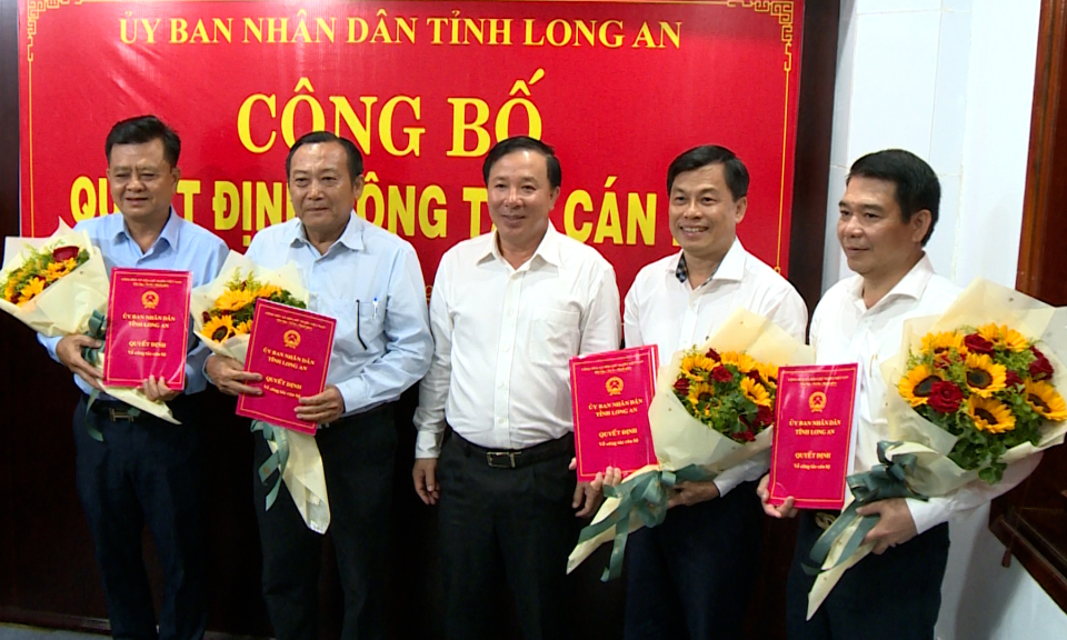 UBND tỉnh Long An công bố các quyết định về công tác cán bộ