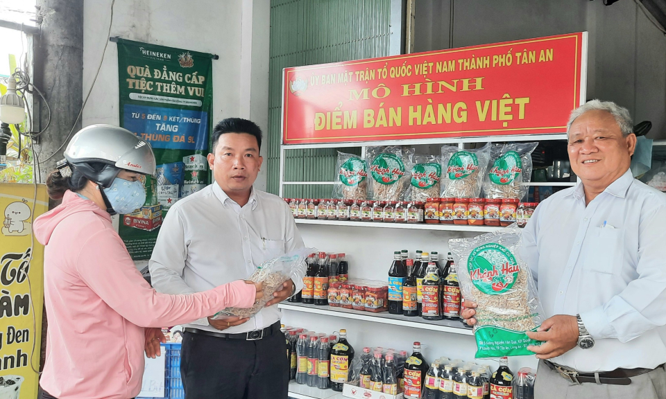 Xây dựng mô hình thí điểm: Điểm bán hàng Việt trên địa bàn thành phố Tân An
