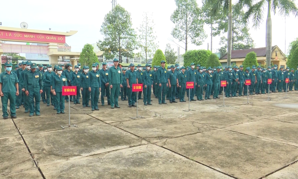 Tân Trụ khai mạc Hội thao Thể dục thể thao Quốc phòng lực lượng vũ trang huyện năm 2023