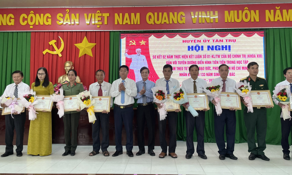 Tân Trụ: Biểu dương 09 tập thể, 29 cá nhân học tập, làm theo lời Bác