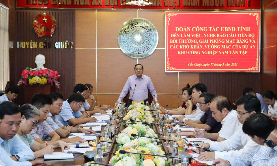 Phó Chủ tịch UBND tỉnh - Nguyễn Minh Lâm làm việc với huyện Cần Giuộc về dự án Khu công nghiệp Nam Tân Tập