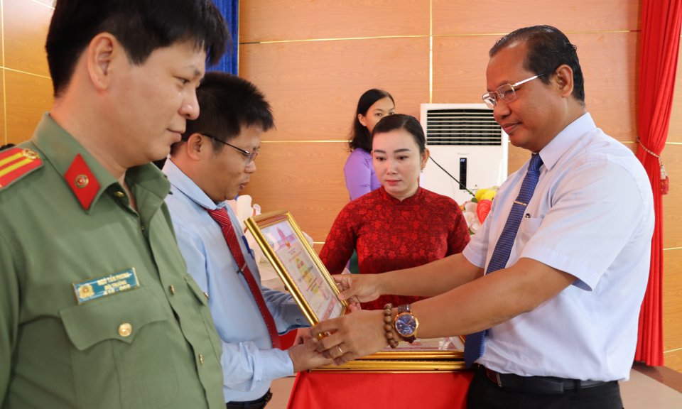 Cần Giuộc sơ kết 02 năm thực hiện Kết luận số 01 của Bộ Chính trị 