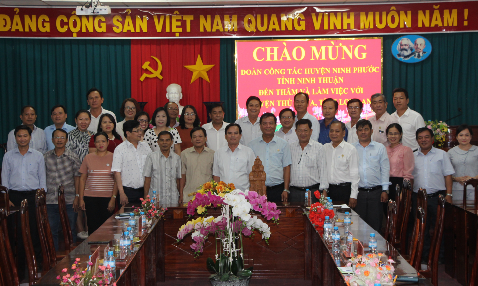 Thủ Thừa tiếp đoàn huyện Ninh Phước, tỉnh Ninh Thuận đến học tập, trao đổi kinh nghiệm về giảm nghèo bền vững