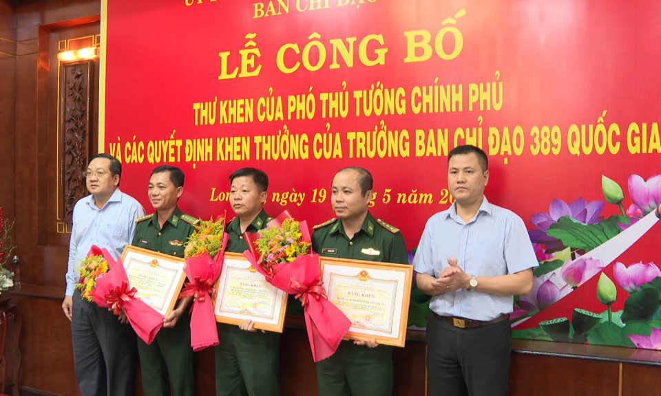 Công bố thư khen của Phó Thủ tướng Chính phủ  và các quyết định khen thưởng của Ban Chỉ đạo 389 quốc gia